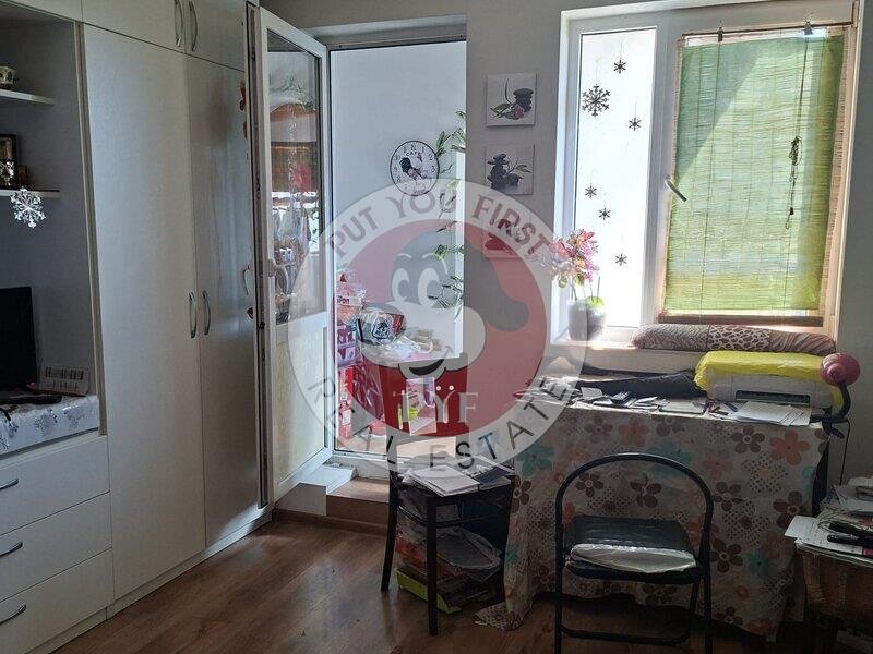 Facultatea artelor | Studio | 44mp | Semidec | B12089